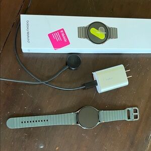 Samsung Smartwatch in Olive Green